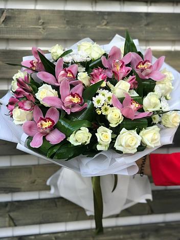 Букет цветов из: Розы и Хризантемы в Приволжском Саратовской области