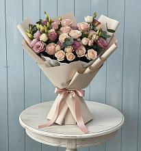 Букет цветов из:  Розы и Лизиантусы в Приволжском Саратовской области