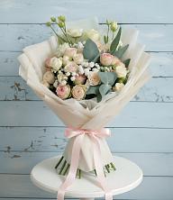 Букет цветов из:  Розы и Лизиантусы в Приволжском Саратовской области
