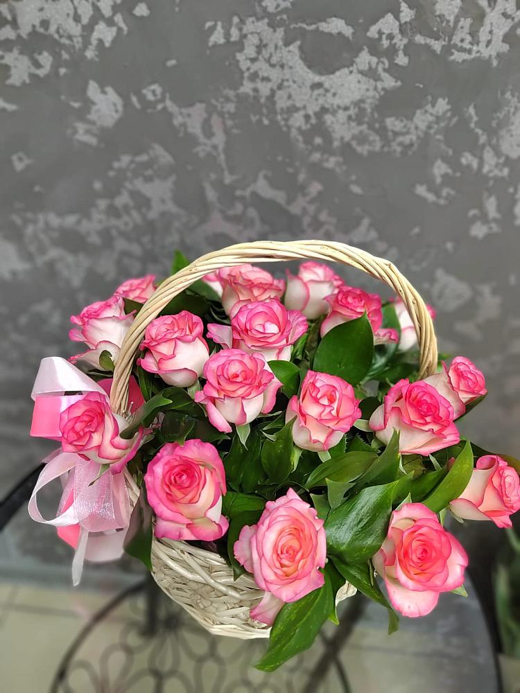 Цветочная композиция из Розы в корзине в Приволжском Саратовской области