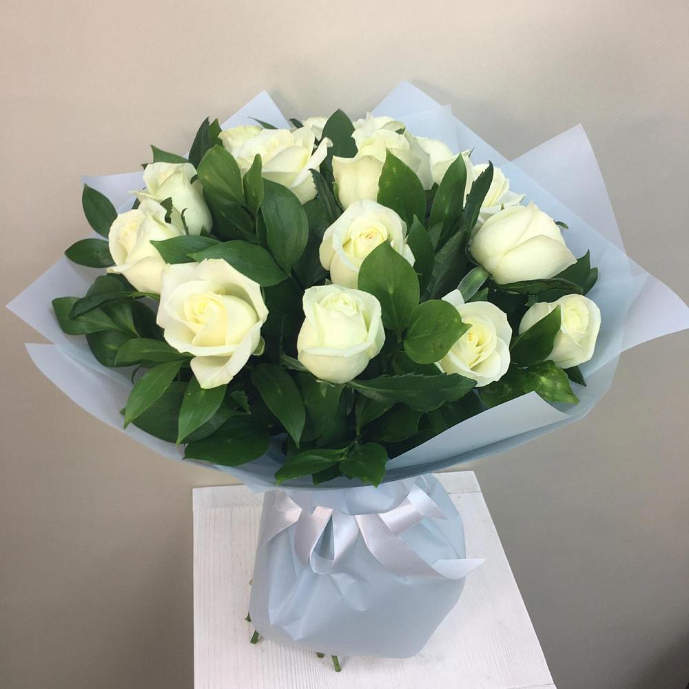 Букет 15 Белых роз Проуд в Приволжском Саратовской области