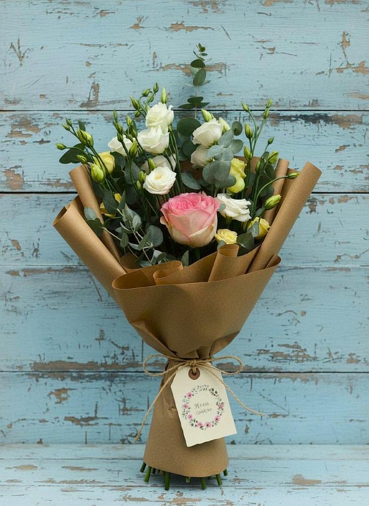 Букет цветов из: Розы и Лизиантусы в Приволжском Саратовской области