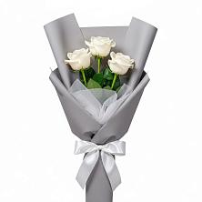 Букет 3 белые розы в Приволжском Саратовской области