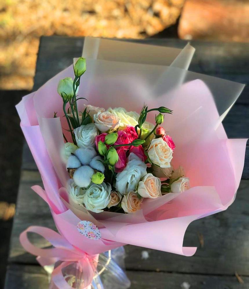 Букет цветов из: Розы и Лизиантусы в Приволжском Саратовской области