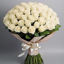 Букет 101 беля роза Белоснежка в Приволжском Саратовской области