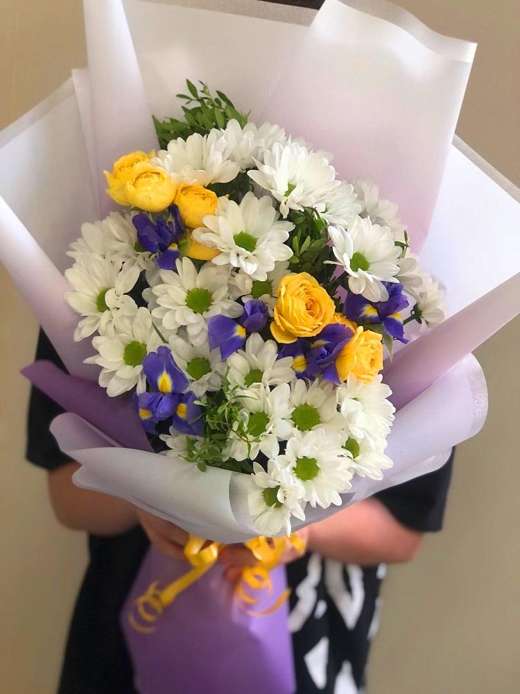 Букет цветов из: Ирисы, Хризантемы и Розы в Приволжском Саратовской области