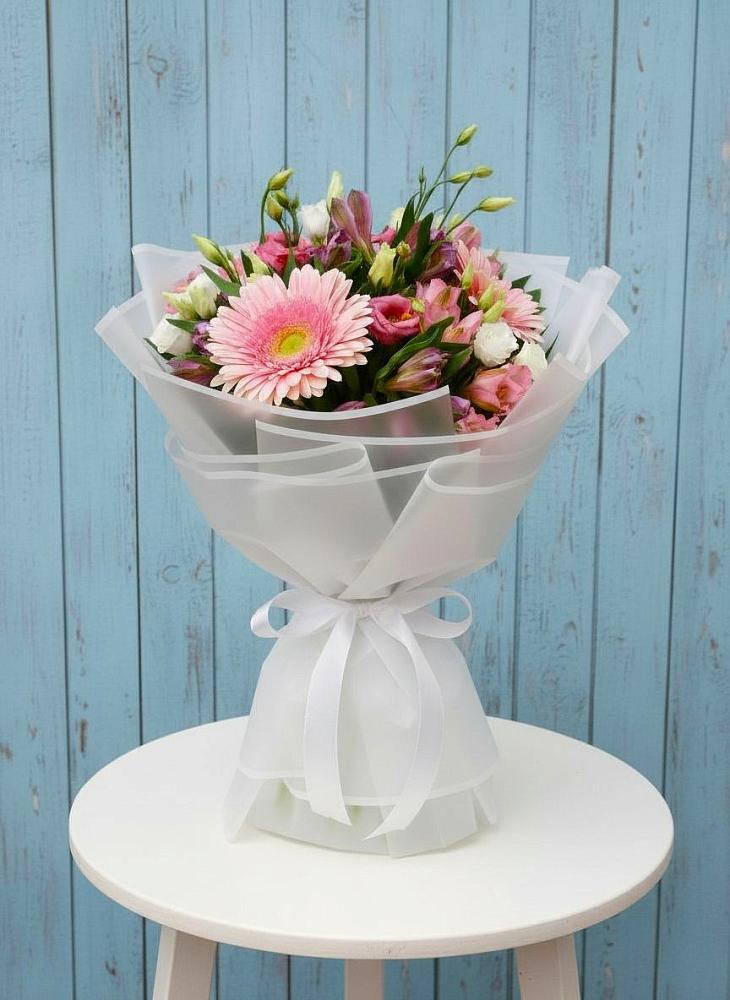 Букет цветов из: Герберы, Альстромерии и Лизиантусы в Приволжском Саратовской области