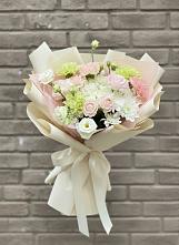 Букет цветов из:  Гвоздики, Розы, Лизиантусы и Хризантемы в Приволжском Саратовской области