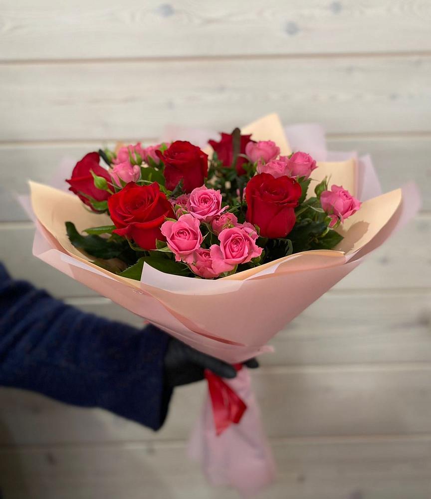 Букет цветов из: Розы в Приволжском Саратовской области