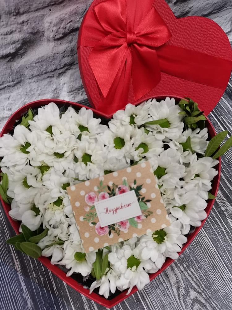 Цветочная композиция из Хризантемы в виде сердца в Приволжском Саратовской области