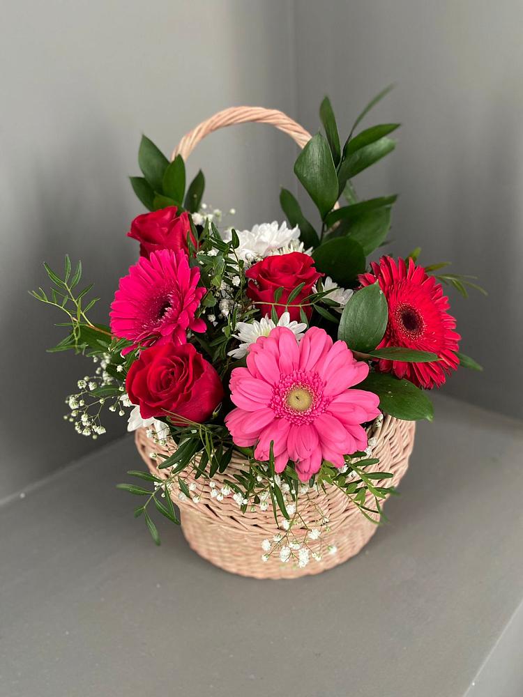 Цветочная композиция из Розы, Хризантемы и Герберы в корзине в Приволжском Саратовской области
