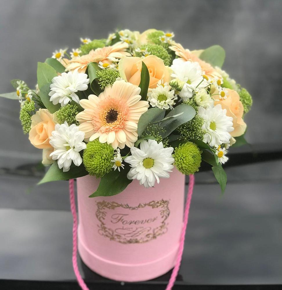 Цветочная композиция из Розы, Герберы и Хризантемы в шляпной коробке в Приволжском Саратовской области