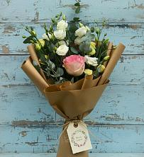 Букет цветов из:  Розы и Лизиантусы в Приволжском Саратовской области