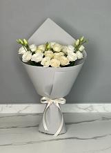 Букет цветов из:  Розы и Лизиантусы в Приволжском Саратовской области